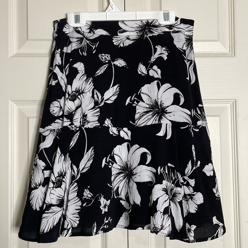WHBM flounce fitted floral skirt size 0 - Picture 3 of 10